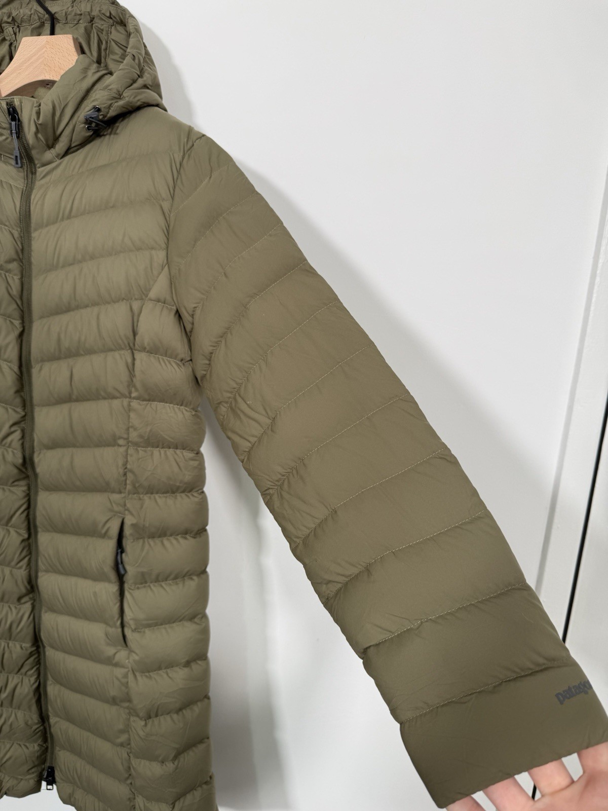Patagonia Women’s Silent Down Parka Sage Medium Excellent Condition RRP £329 image 10