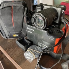Sony a6400 Mirrorless with Sony 18-135mm Lens + UV Filter and Extras