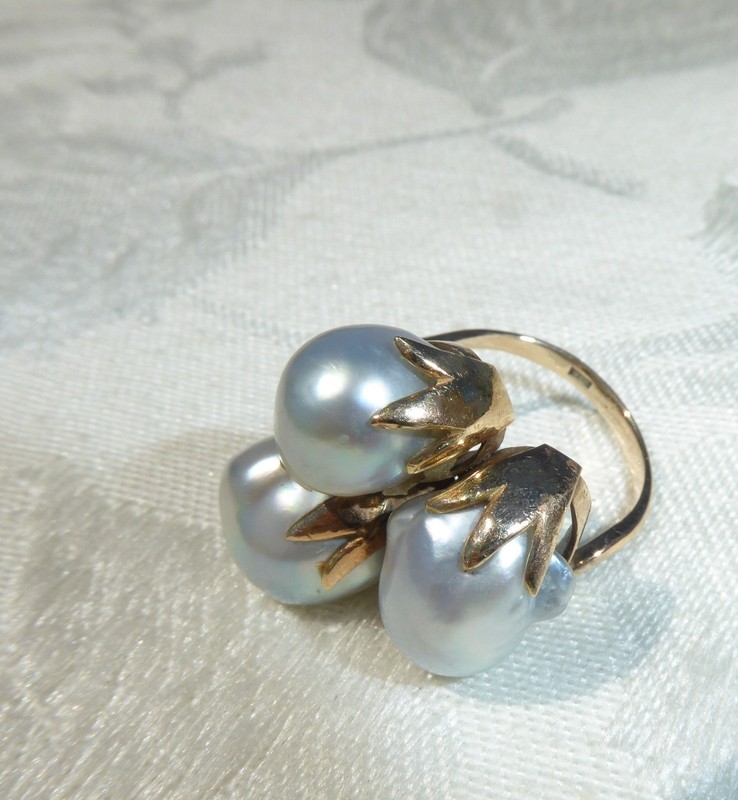 GORGEOUS VINTAGE BAROQUE 3 GRAY LARGE PEARLS 14K YELLOW GOLD RING SIZE 5