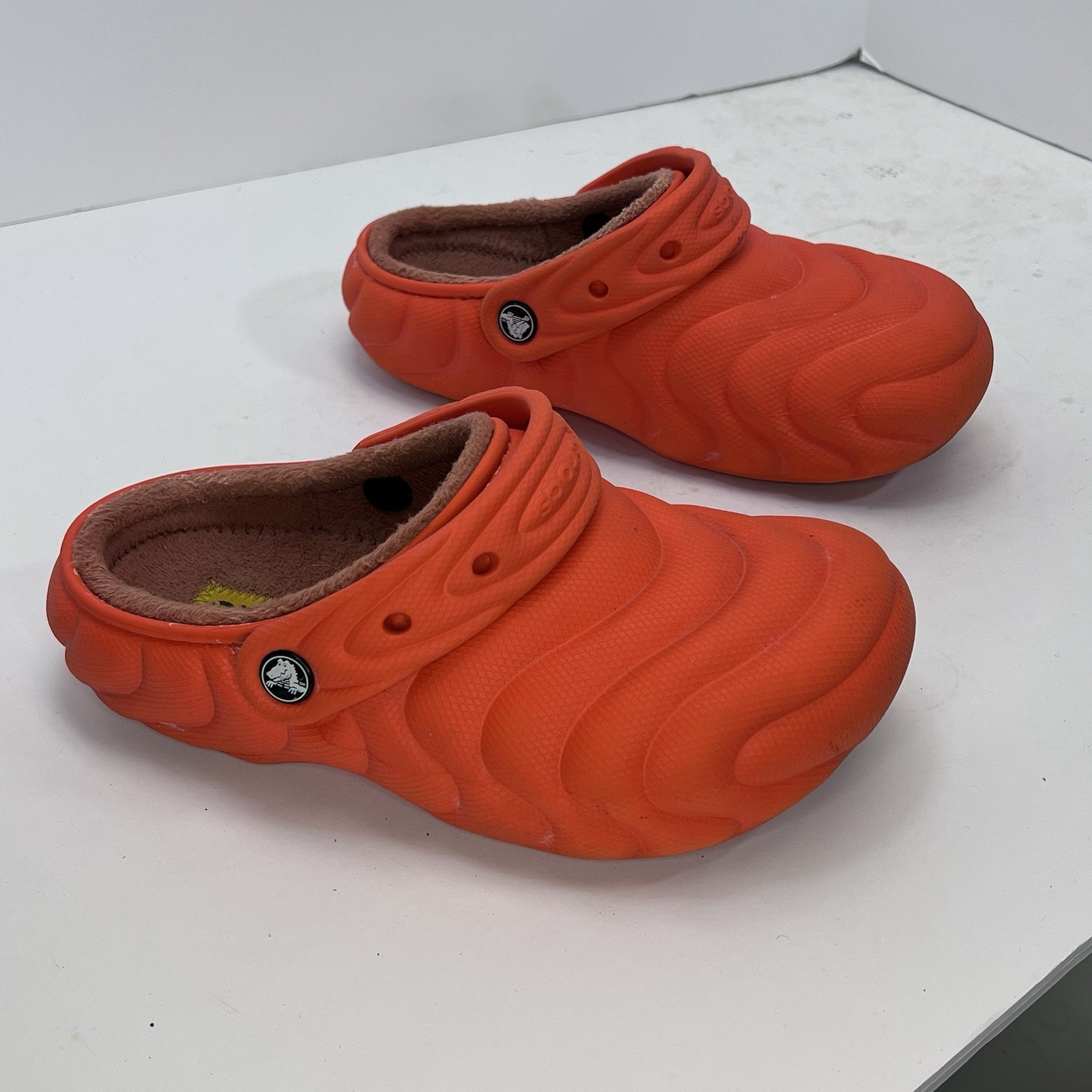 Crocs Classic Lined Overpuff Clogs Womens Size 6 / Mens 4 Lava Orange 210059 image 3