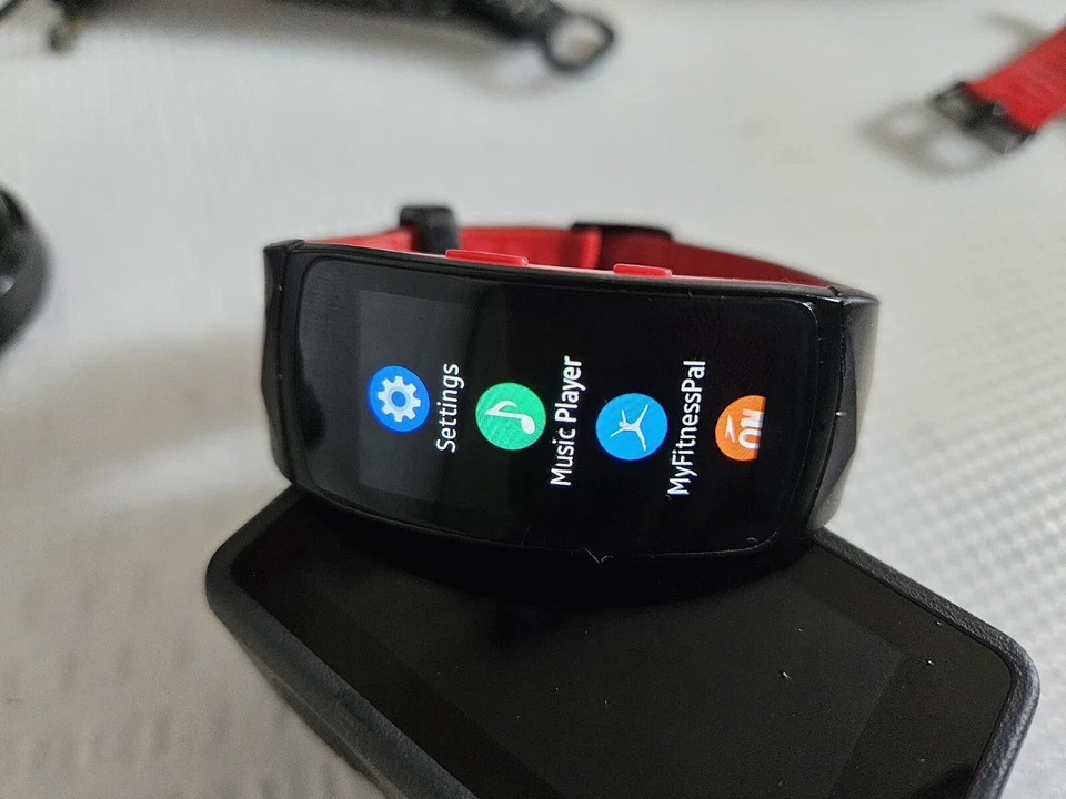 SAMSUNG SM-R365NZKAXAR Gear Fit2 Pro RED Smartwatch Fitness Band (Large) - Image 4 of 4