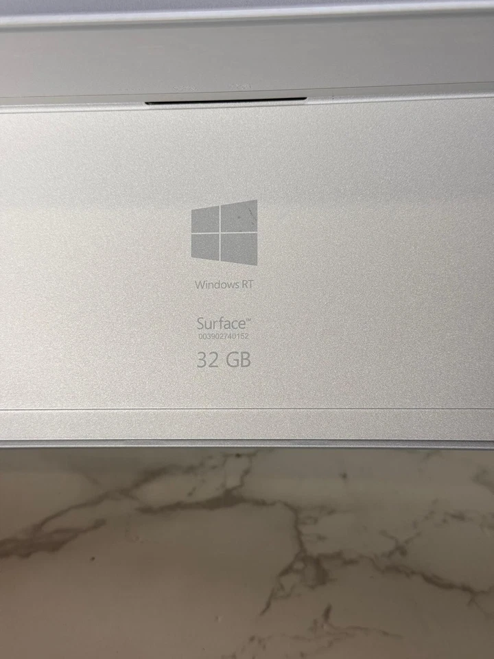 Microsoft Surface 2 Silver 32GB Wi-Fi 10.6" *Battery Issue* - Image 4 of 4