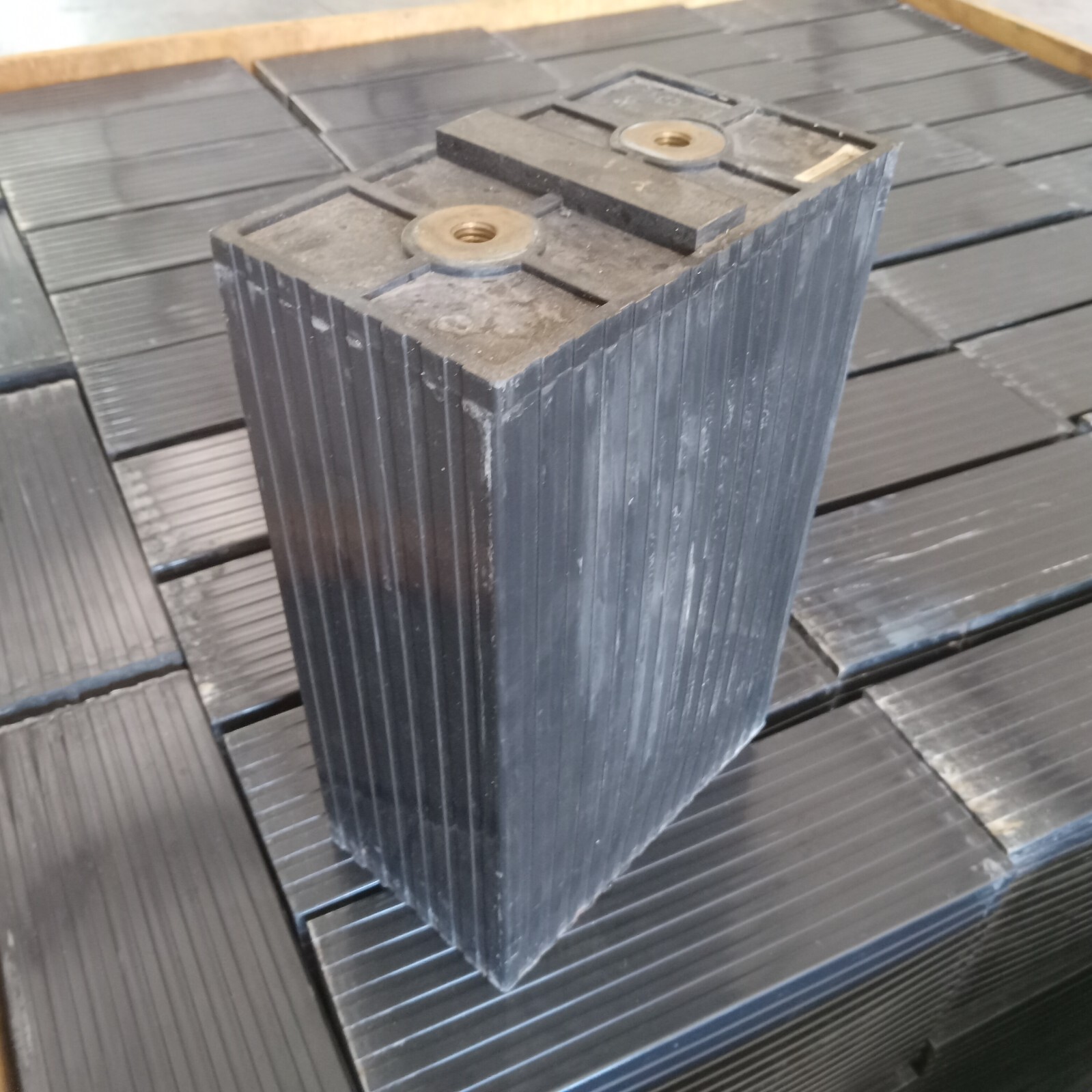 lithium batteries. 3.7 volts 148 prismatic batteries including battery boxxes-image