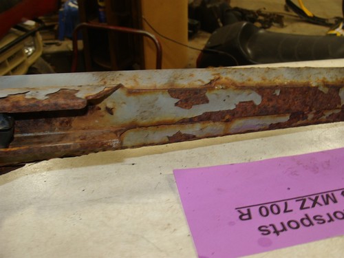 2002 SKI-DOO MXZ-700R zx right front trailing ADSA arm spindle saddle bushing R - Picture 12 of 16