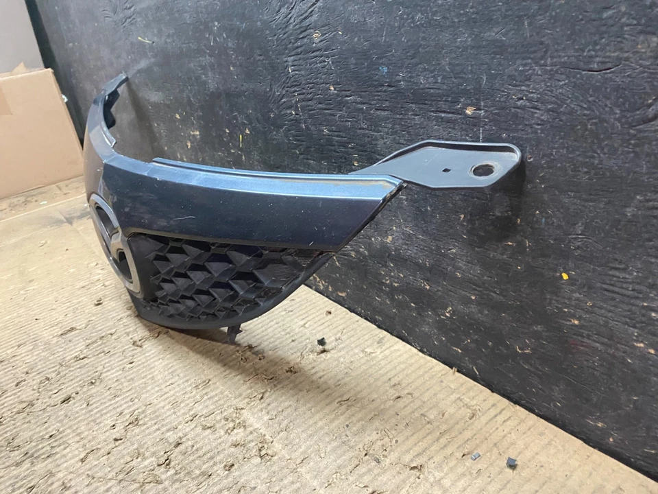 2004 2005 2006 Mazda 3 grelha frontal superior inserção fabricante de equipamento original T9999 DG - Imagem 2 de 4