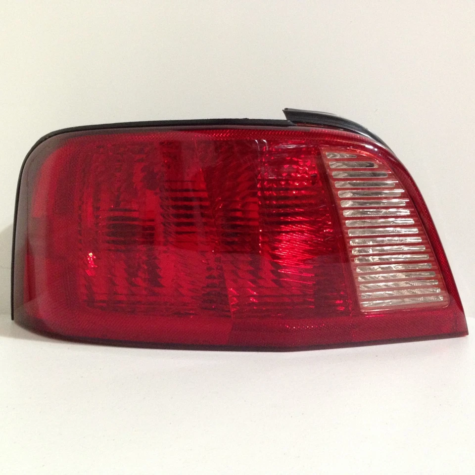 2002-2003 Mitsubishi Galant Left DRIVER Side Tail Light Lamp Assembly OEM Shiny - Image 2 of 4