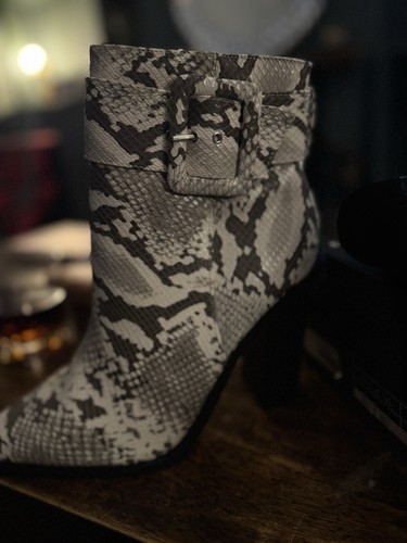 Women’s New cowboy /Snake print Heeled Boots Size 7 From Misguided. - Picture 4 of 5