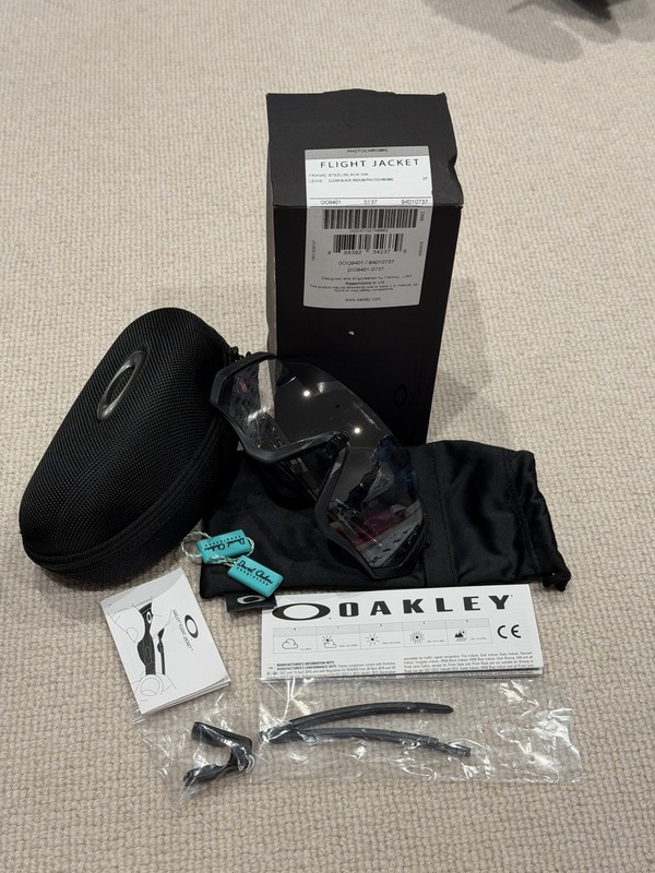 Oakley Flight Jacket cycling Sunglasses Photochromic Lens OO9401 Barely Used