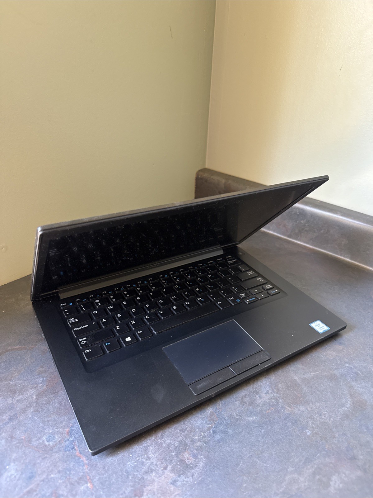 Dell Latitude 7490, 14-Inch Laptop, with Intel Core i5-8350U, 256 GB SSD (Solid State Drive), Windows 11 Pro