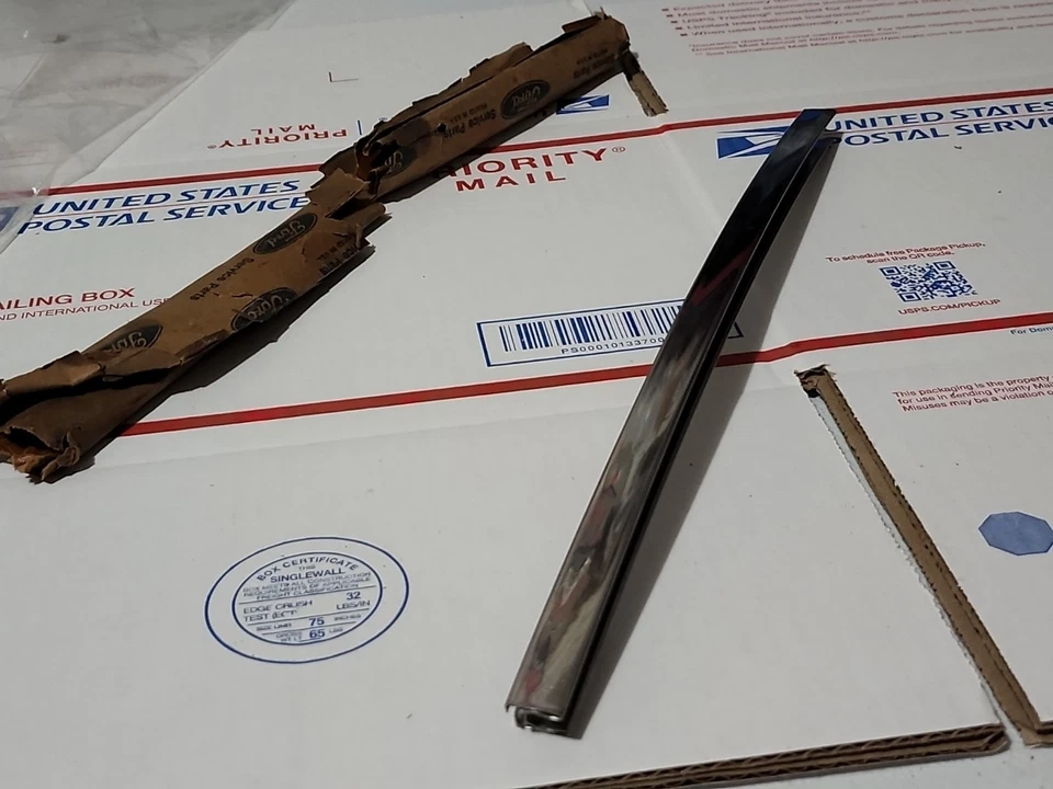 НОВЫЙ ИЗ СТАРЫХ ЗАПАСОВ 1972 FORD TORINO ЧЕТВЕРТЬ СТЕКЛА КРОНШТЕЙН D20Z-6529952-A - Изображение 2 из 4