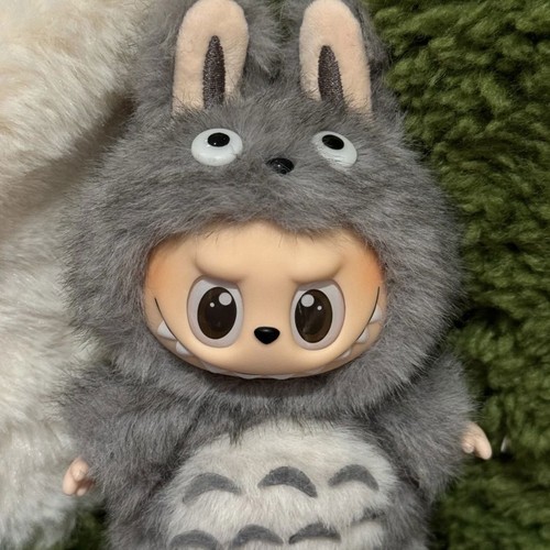JUGUETE NUEVO Reemplazo de Ropa Los Monstruos Muñeca de Peluche Lindo Totoro Conjunto de Ropa Sin Juguete - Imagen 2 de 5