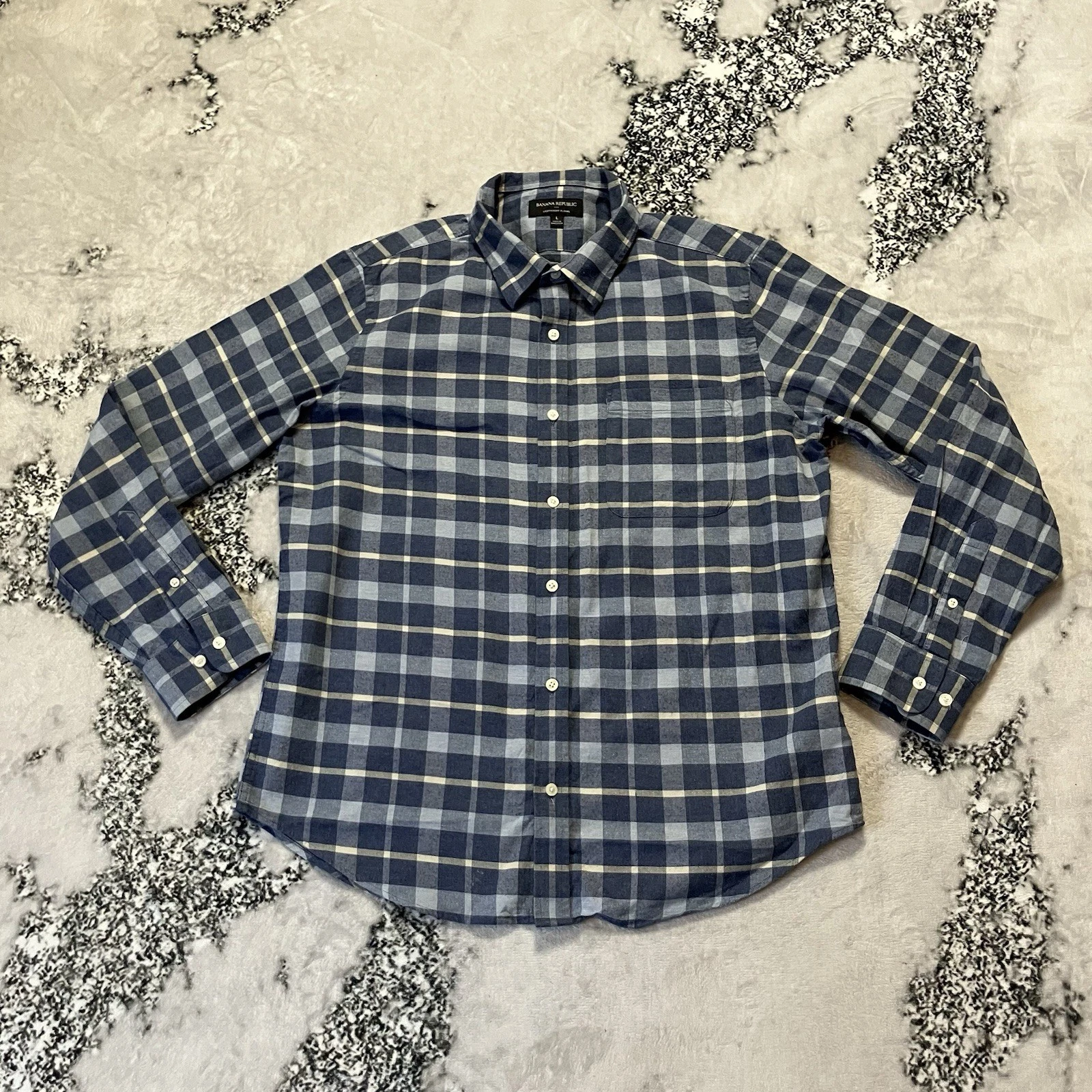 Banana Republic Shirt Mens Size L Blue Plaid Lightweight Flannel Button Up
Opens in a new window or