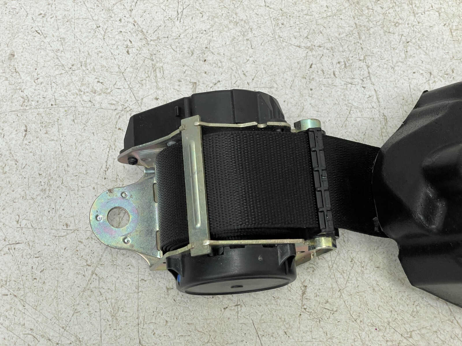 2017 2018 Maserati Levante Rear Left Driver Seatbelt Retractor Black 1442 OEM