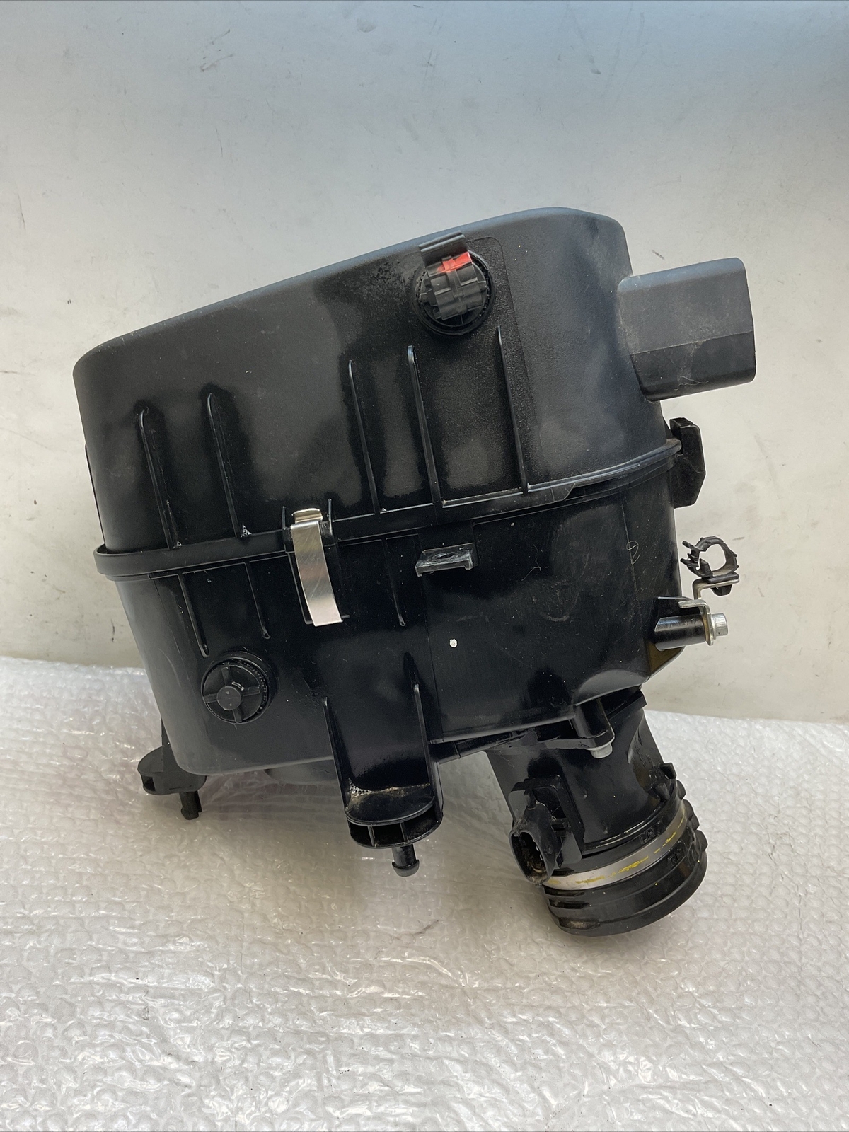 14-18 Maserati Ghibli Quattroporte Engine Air Intake Filter Right 670001543 OEM