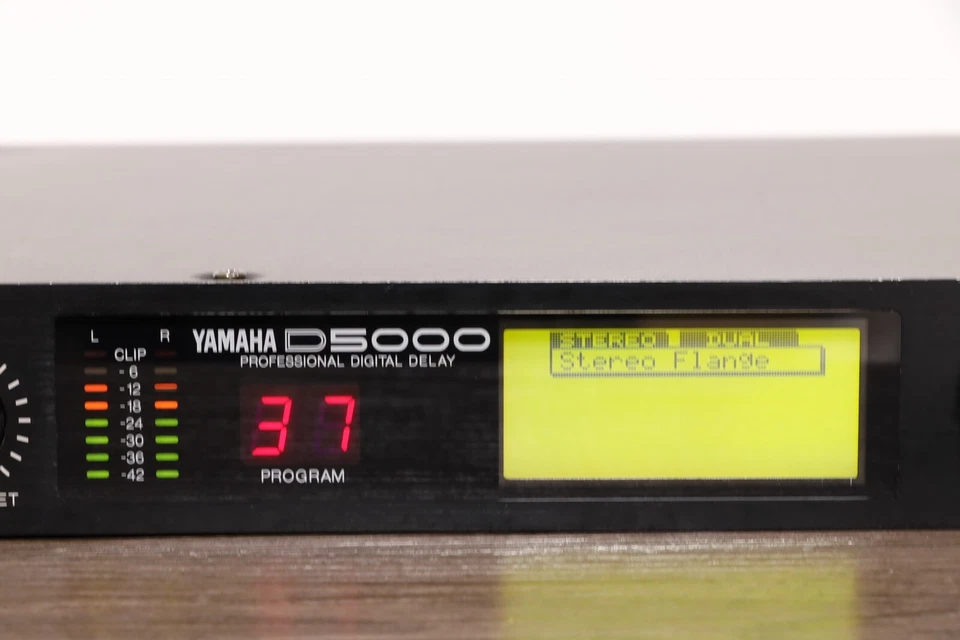 YAMAHA D5000 PROFESSIONAL DIGITAL DELAY Nova Bateria Com Transformador Step-down - Imagem 3 de 4