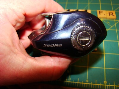 V6111 FR RARE BANAX  SEDNA 10BB 6.2 TO 1 RATIO BLUE FISHING REEL
