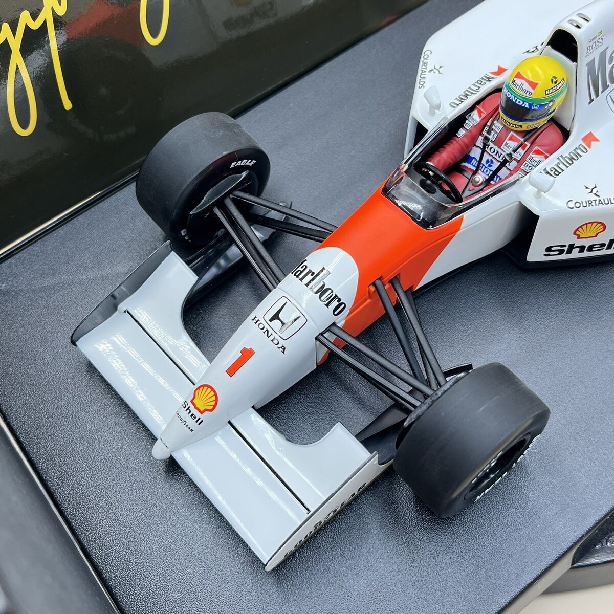 MINICHAMPS 1/18 McLaren Honda MP4/7 1992 Senna #1 Marlboro MINICHAMPS 1/18 McLaren Honda MP4/7 1992 Senna #1 Marlboro