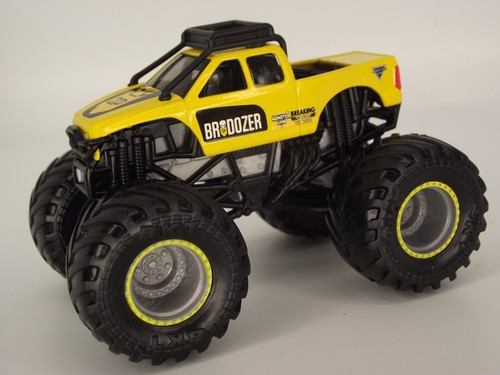 Hot Wheels Monster Jam Trucks 1:64 YOUR CHOICE Brodozer Crustation One Bad Ghoul - Picture 65 of 145