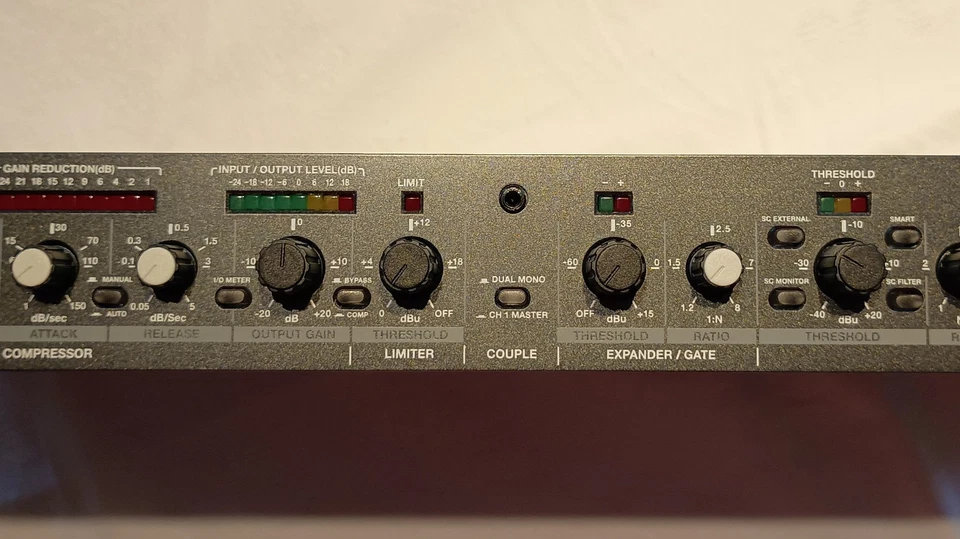 ALESIS 3632 Compressor mit Sidechain-Option und Expander/Gate-Funktion NEUWERTIG - Bild 3 von 4