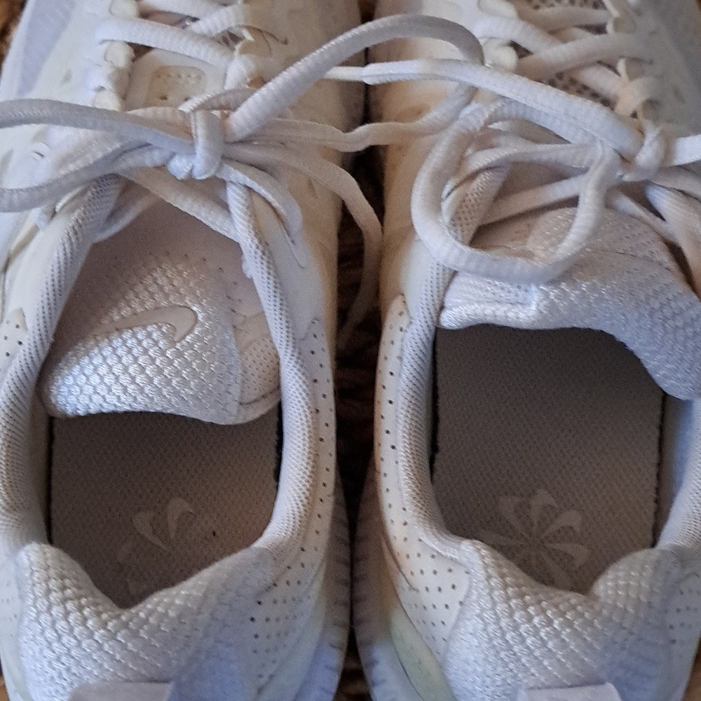 Nike Air Max Youth Genome Triple White Athletic/Gym/Running Sneakers Y6/W8 thumbnail 9