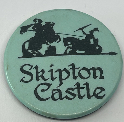 Skipton Castle North Yorkshire Turnier Ritter Mittelalter Souvenir Pin Anstecker
