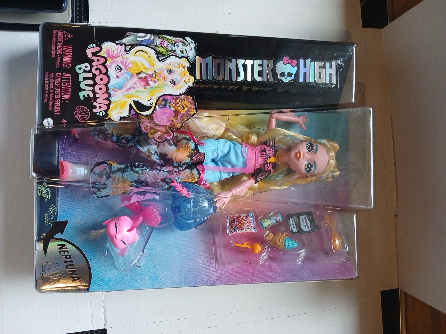 Monster High Lagoona Blue Doll with Pet Neptuna & Accessories NEW 