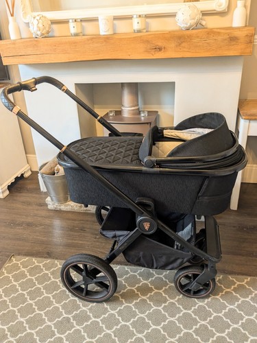 Venicci Tinum Pram Black Copper Minus Seat Unit Great Condition Plus Extras - Picture 7 of 23