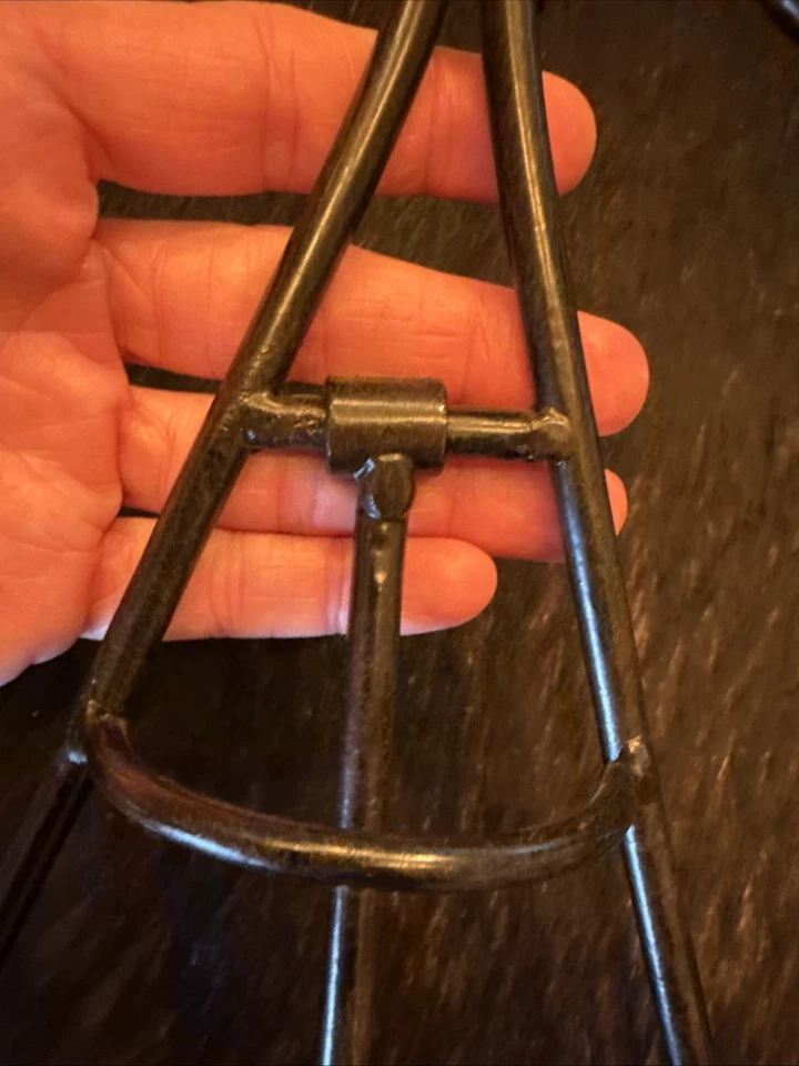 Caballete de hierro fundido negro vintage con soporte para libros aproximadamente 12”x 12” Foto 2 de 4