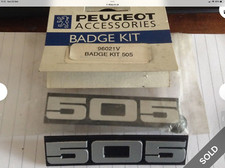 Original Peugeot 505 Schmutzfänger Emblem Kit 85mm Länge 96021v