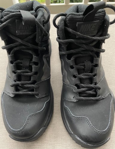 Nike Dual Fusion Hills Black Boot Size 