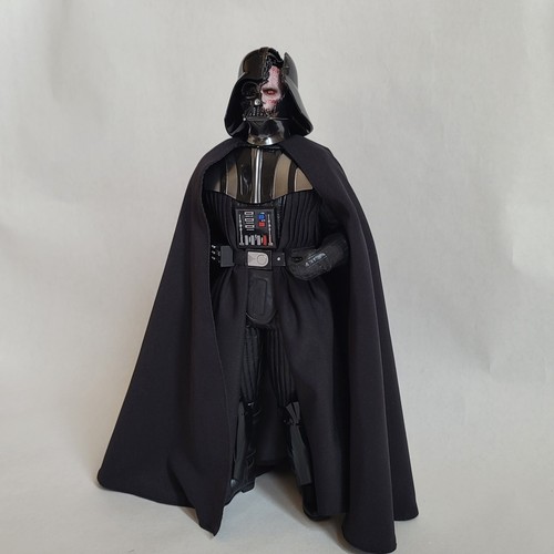 Hot Toys 1/6 Scale DX28 Star Wars Darth Vader Deluxe Ver - Battle damaged helmet - Picture 2 of 2