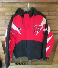 APEX ONE WISCONSIN BADGERS "SHARKTOOTH" FULL ZIPP WITH HOOD JACKET SIZE L