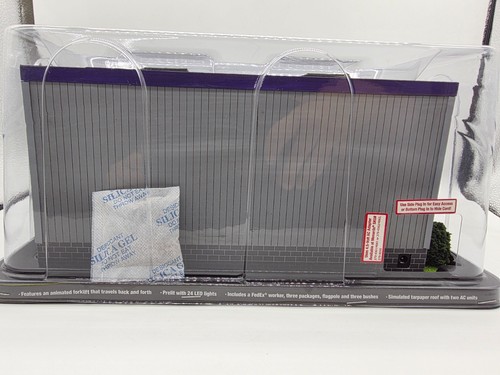 FedEx Freight Building O Gauge Animated Operating Forklift 1/48 Scale 279-6395 - Picture 5 of 7