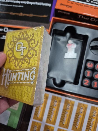 Juego de cartas The Oregon Trail Hunt for Food (Pressman, 2017) nueva caja abierta - Imagen 5 de 6