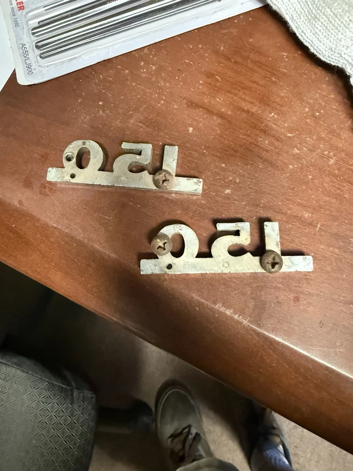 Camión GMC 150 insignias de capó años 40-1950 Foto 2 de 3