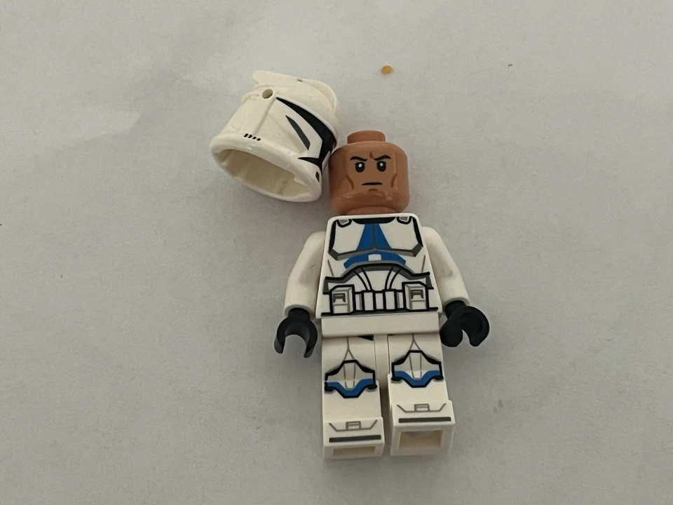 LEGO Star Wars Minifigura Soldado Clon Marca Azul Armadura Blanca Marcas Azules Sueltas Foto 3 de 3