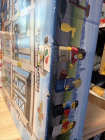 LEGO City Garage (4207, 933 pieces, 2012) New (old stock) Retired