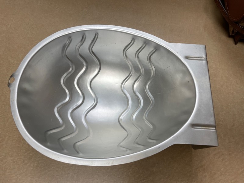 Wilton 2000 2D Easter Egg Cake Pan Aluminum Mold Vintage Bakeware