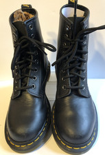 Dr. Martens The Original Women's Airwalk Combat Boots sz 6 VGC