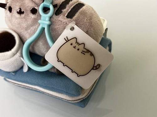 Pusheen Enjoying Coffee on Book Backpack Clip - Barnes N' Nobles Exclusive - Picture 3 of 10