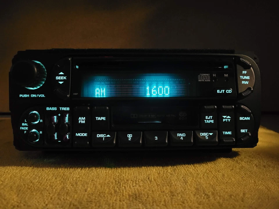 Radio reproductor de CD y casete RBP Chrysler Dodge Jeep genuino P05064125AD Foto 2 de 4