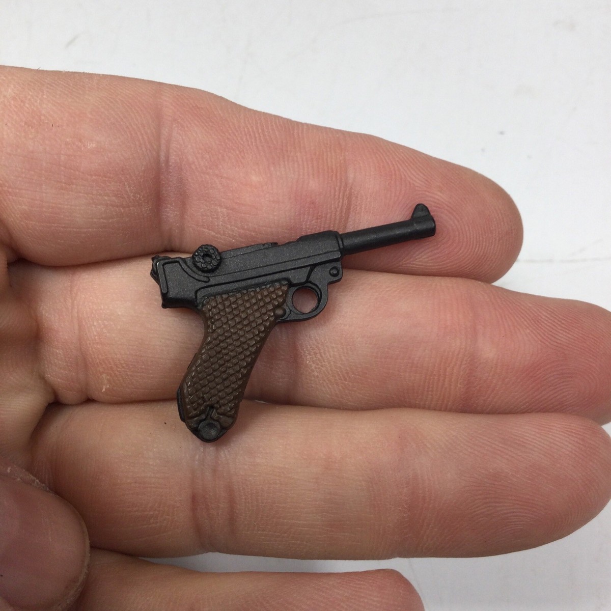 1/6 21ST CENTURY GERMAN LUGER PISTOL PLASTIC FIXED MAGAZINE WW2