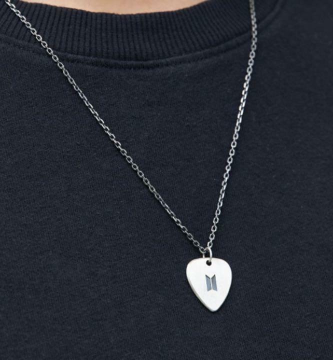 BTS SUGA GUITAR PICK NECKLACE BTS ネックレス
