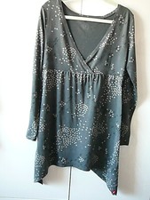 N Esprit T-Shirt Long-Tunika Gr M grau Blüten weiß Blätter schwarz Zipfel unten