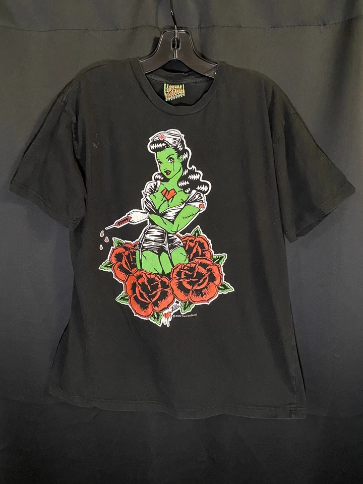 VTG Y2K Too Fast Brand Goth Zombie Nurse Babe Tshirt Emo Grunge Cyber 2009 Sz M - Изображение 3 из 4