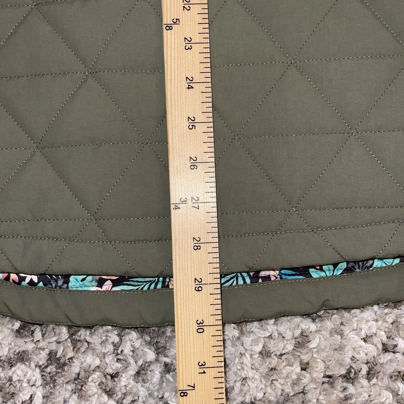 Chubbies Forest Florist Quilted Vest Men’s Large Olive Green Floral Line EUC image 7