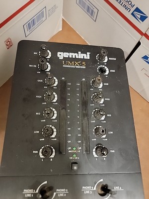 Gemini UMX-5 Professional VCA DJ Turntable Mixer 2 Channel Scratch