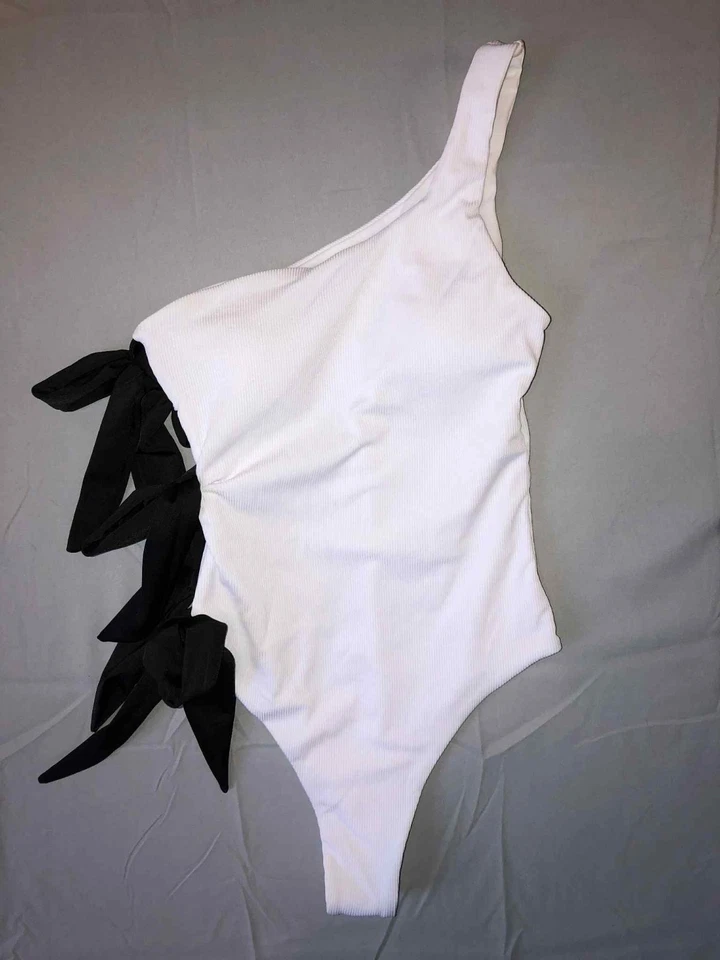 Impresionante traje de baño brasileño nuevo con etiquetas con marco en A 1 pieza blanco con 3 corbatas anchas negras Foto 4 de 4