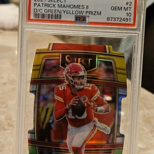 2021 Panini Select Patrick Mahomes II #2 Green/Yellow Prizm Die-Cut PSA 10 Card