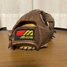 Mizuno World Win GAC-3 hard glove at that time 